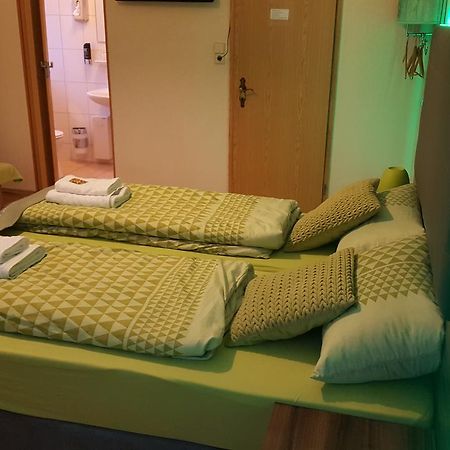 Kansakar Hotel Kaiserslautern Ngoại thất bức ảnh