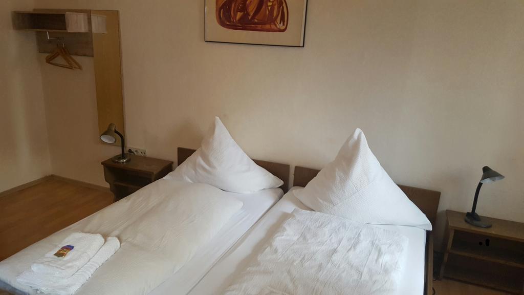 Kansakar Hotel Kaiserslautern Ngoại thất bức ảnh