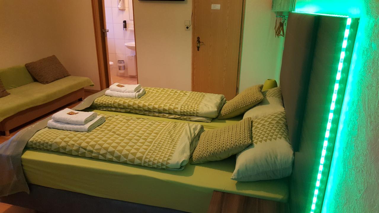Kansakar Hotel Kaiserslautern Ngoại thất bức ảnh