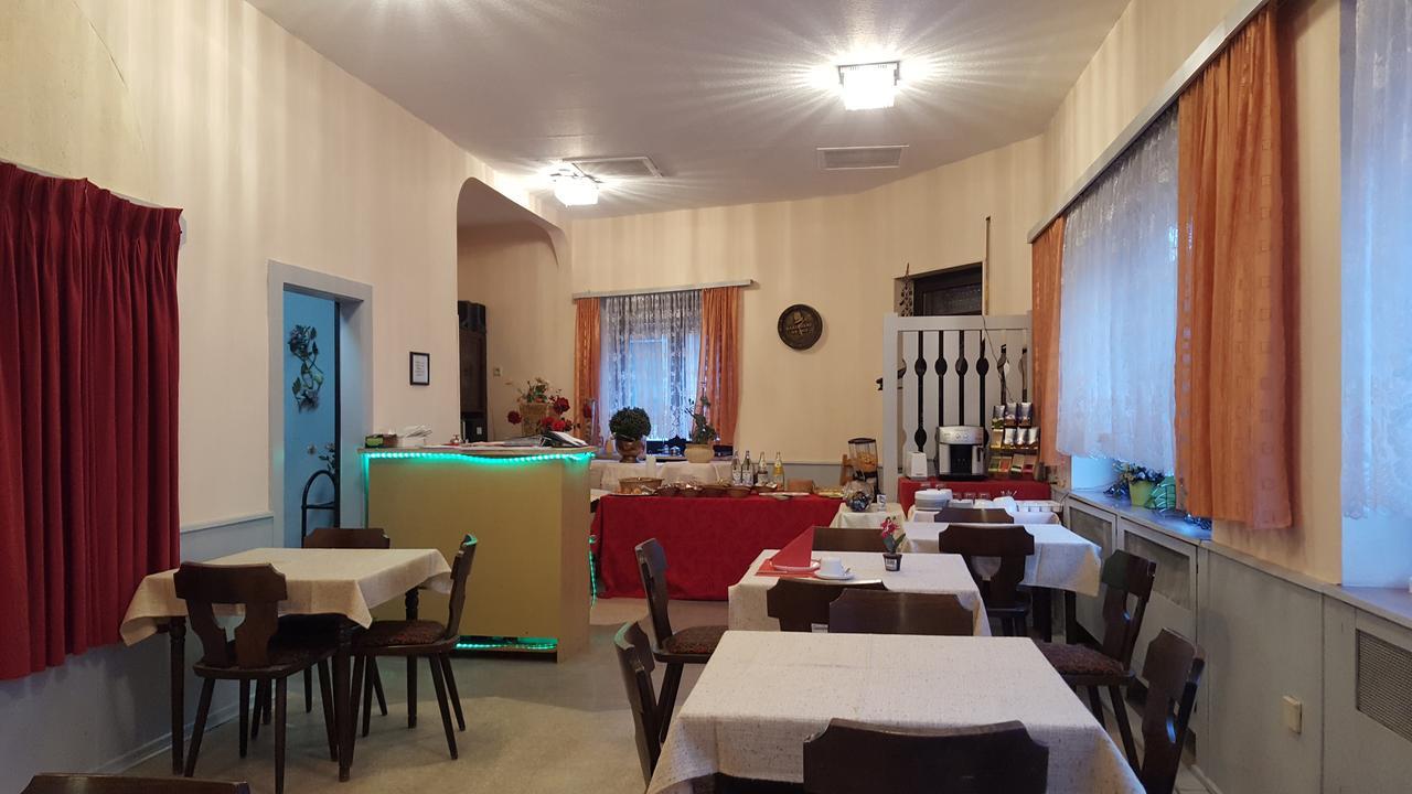 Kansakar Hotel Kaiserslautern Ngoại thất bức ảnh
