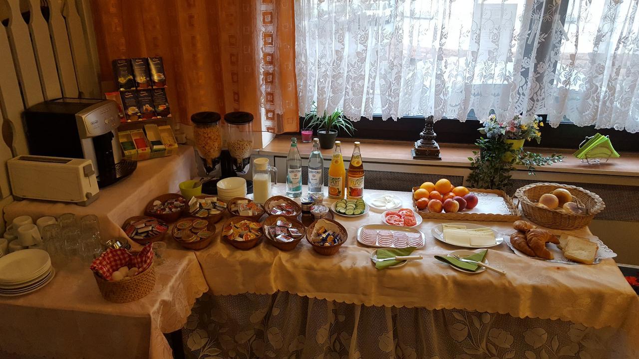 Kansakar Hotel Kaiserslautern Ngoại thất bức ảnh