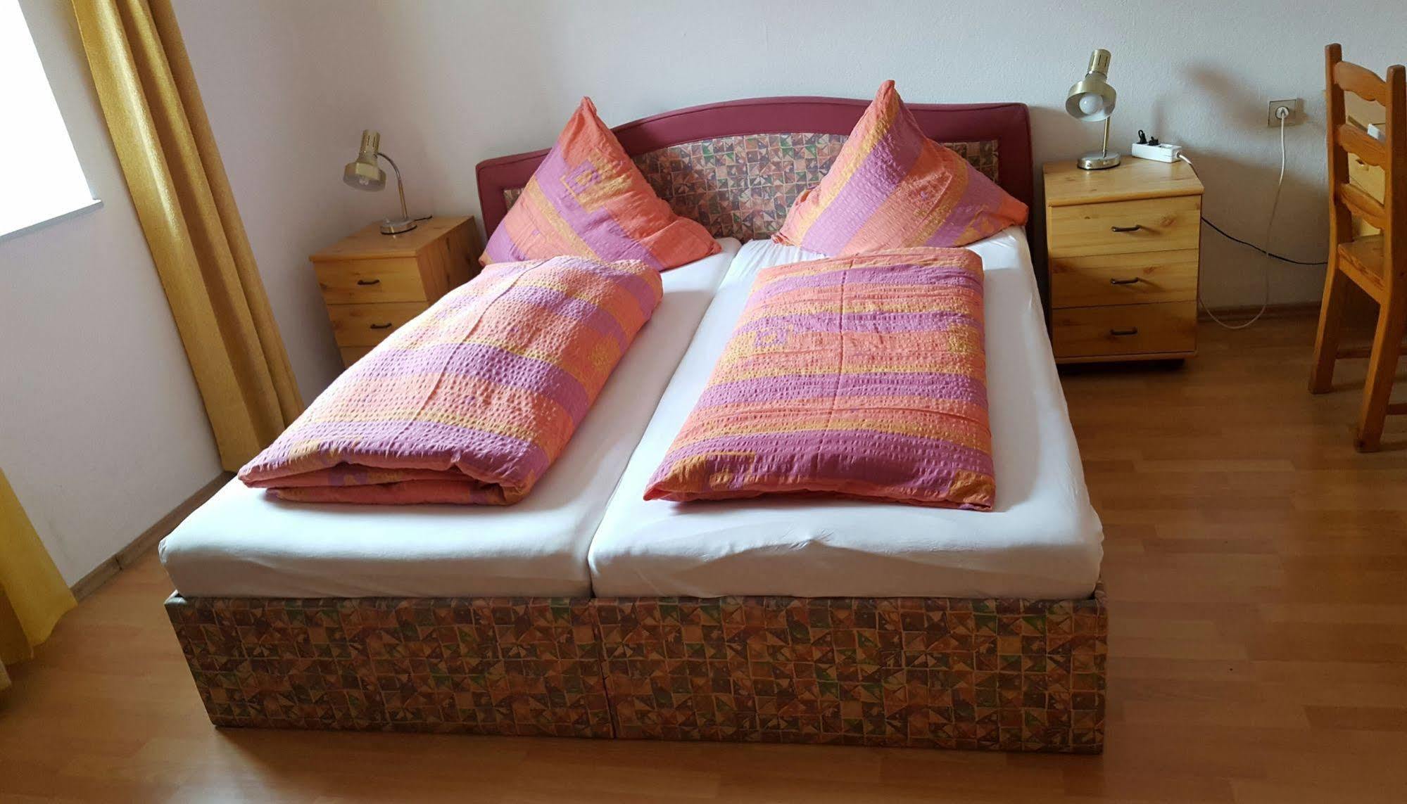 Kansakar Hotel Kaiserslautern Ngoại thất bức ảnh
