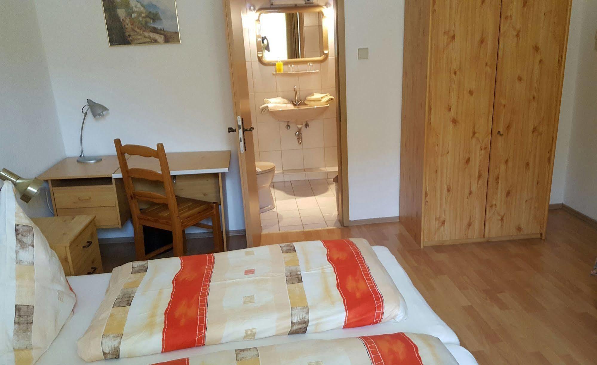 Kansakar Hotel Kaiserslautern Ngoại thất bức ảnh