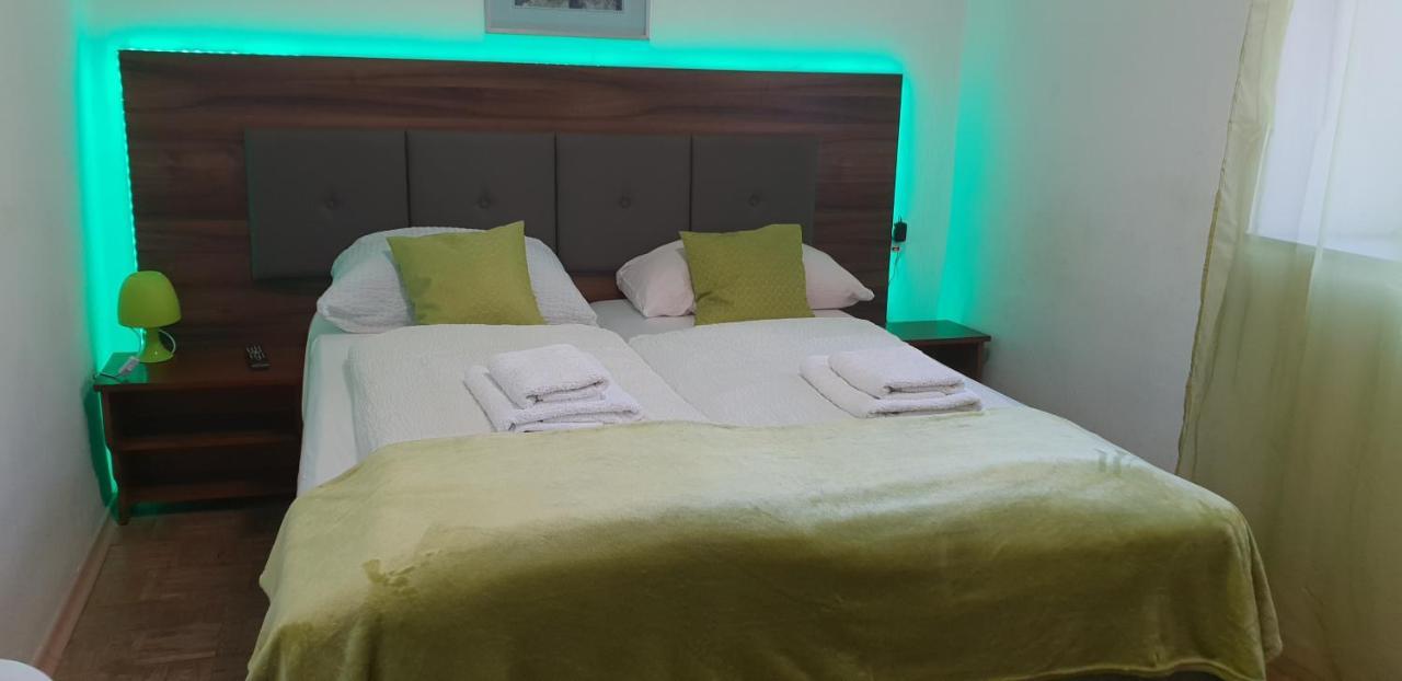 Kansakar Hotel Kaiserslautern Ngoại thất bức ảnh