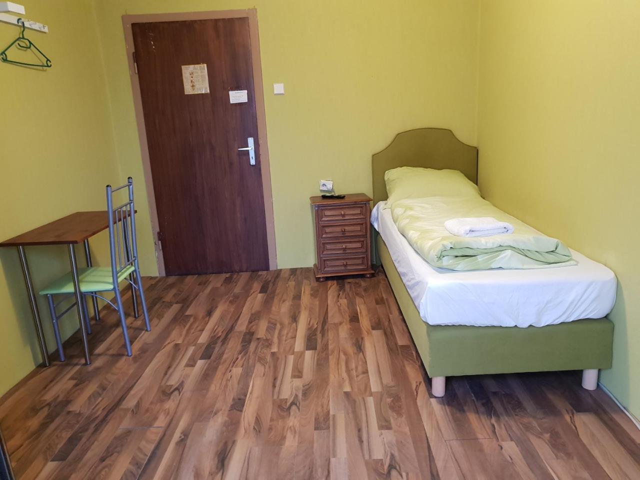 Kansakar Hotel Kaiserslautern Ngoại thất bức ảnh